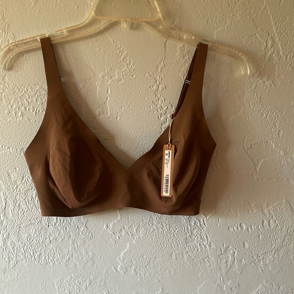 Skims “naked” bra